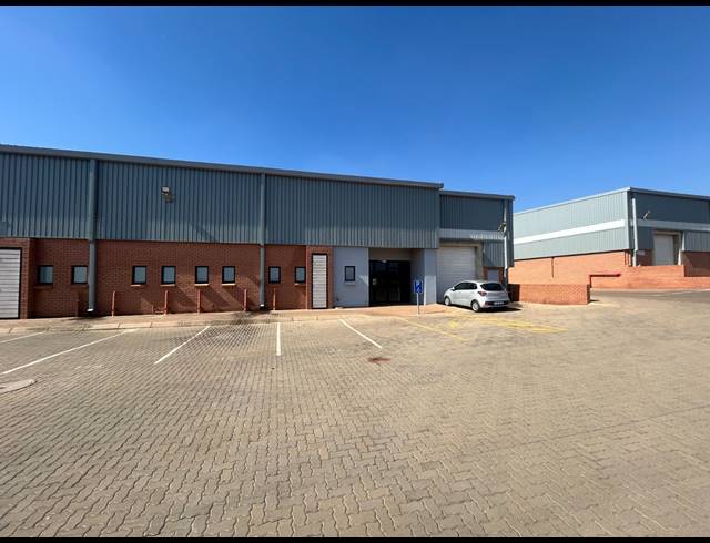 675M² WAREHOUSE TO LET IN CLAYVILLE